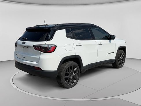 Used 2026 Jeep Compass Limited AWD/4WD image 3