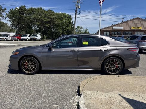 Used 2018 Toyota Camry XSE FWD image 5