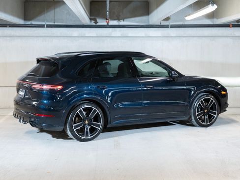 Certified 2023 Porsche Cayenne GTS AWD/4WD image 9