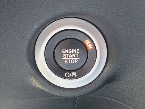 Used 2020 Chrysler Pacifica Touring-L w/ Advanced Safetytec Group FWD image 27