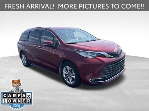 Used 2024 Toyota Sienna Limited AWD/4WD image 7