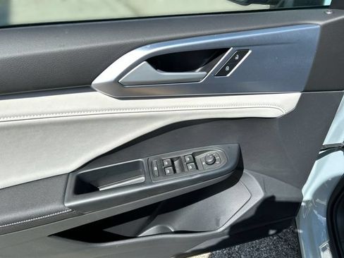 New 2026 Volkswagen Taos SE FWD image 14
