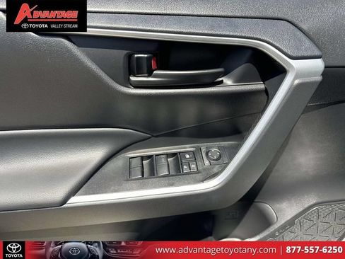 Used 2025 Toyota RAV4 LE AWD/4WD image 21