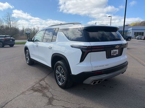 Used 2026 Chevrolet Traverse LT image 7