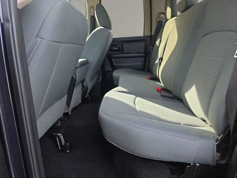 Used 2017 RAM 1500 Express w/ Express Value Package AWD/4WD image 10