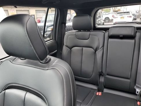Used 2025 Jeep Grand Cherokee Limited w/ Luxury Tech Group II AWD/4WD image 14