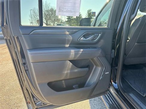Used 2023 Chevrolet Suburban RST w/ Luxury Package image 16