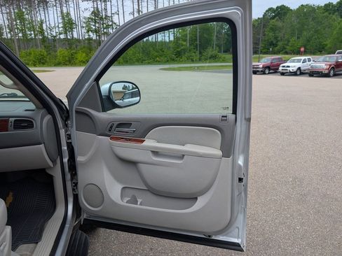 Used 2012 Chevrolet Suburban LT w/ Luxury Package image 16