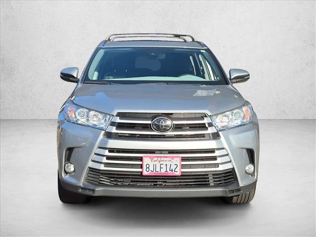 Used 2019 Toyota Highlander XLE FWD image 2