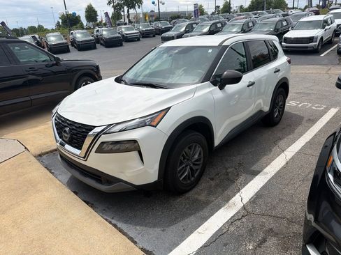 Used 2023 Nissan Rogue S FWD image 2