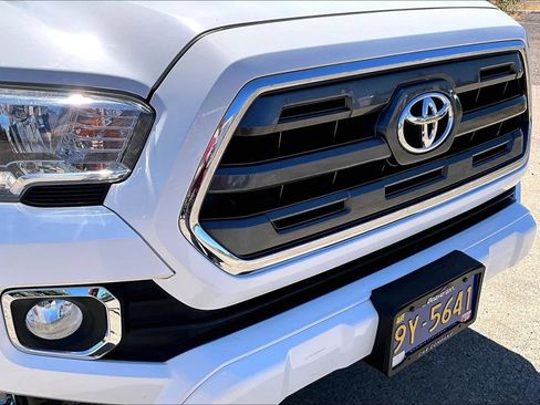 Used 2016 Toyota Tacoma Limited w/ Towing Package AWD/4WD image 32