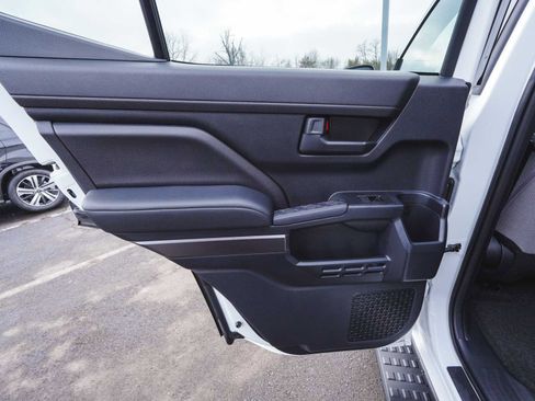 Used 2025 Toyota 4Runner TRD Off-Road image 12