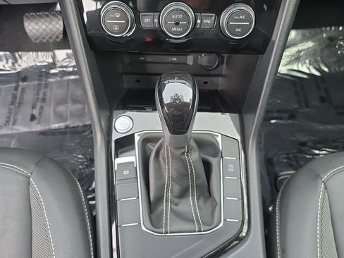 Used 2024 Volkswagen Taos SE image 15