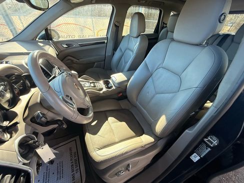 Used 2014 Porsche Cayenne Platinum Edition image 16
