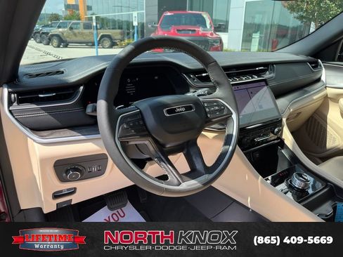 Used 2024 Jeep Grand Cherokee L Limited w/ Black Appearance Package AWD/4WD image 6