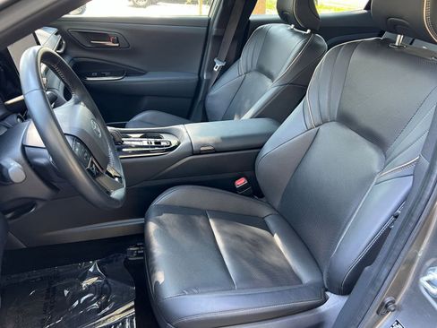 Used 2025 Toyota Crown XLE image 32