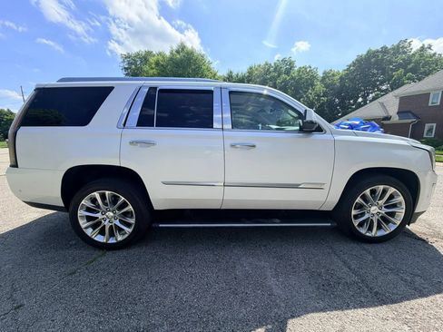 Used 2017 Cadillac Escalade Premium Luxury AWD/4WD image 2