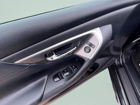 Used 2013 Nissan Altima 2.5 SL w/ Technology Pkg image 10