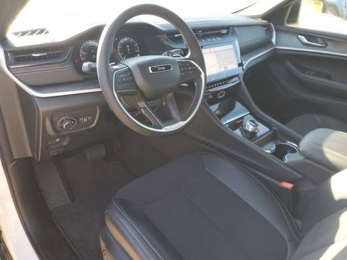 New 2026 Jeep Grand Cherokee Altitude image 15