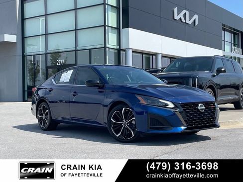 Used 2024 Nissan Altima 2.5 SR w/ SR Premium Package FWD image 1
