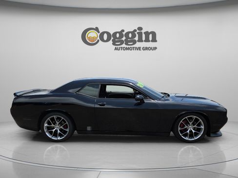 Used 2022 Dodge Challenger GT RWD image 6