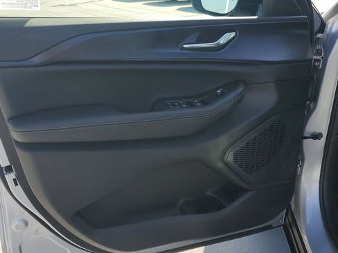 New 2025 Jeep Grand Cherokee Altitude image 22