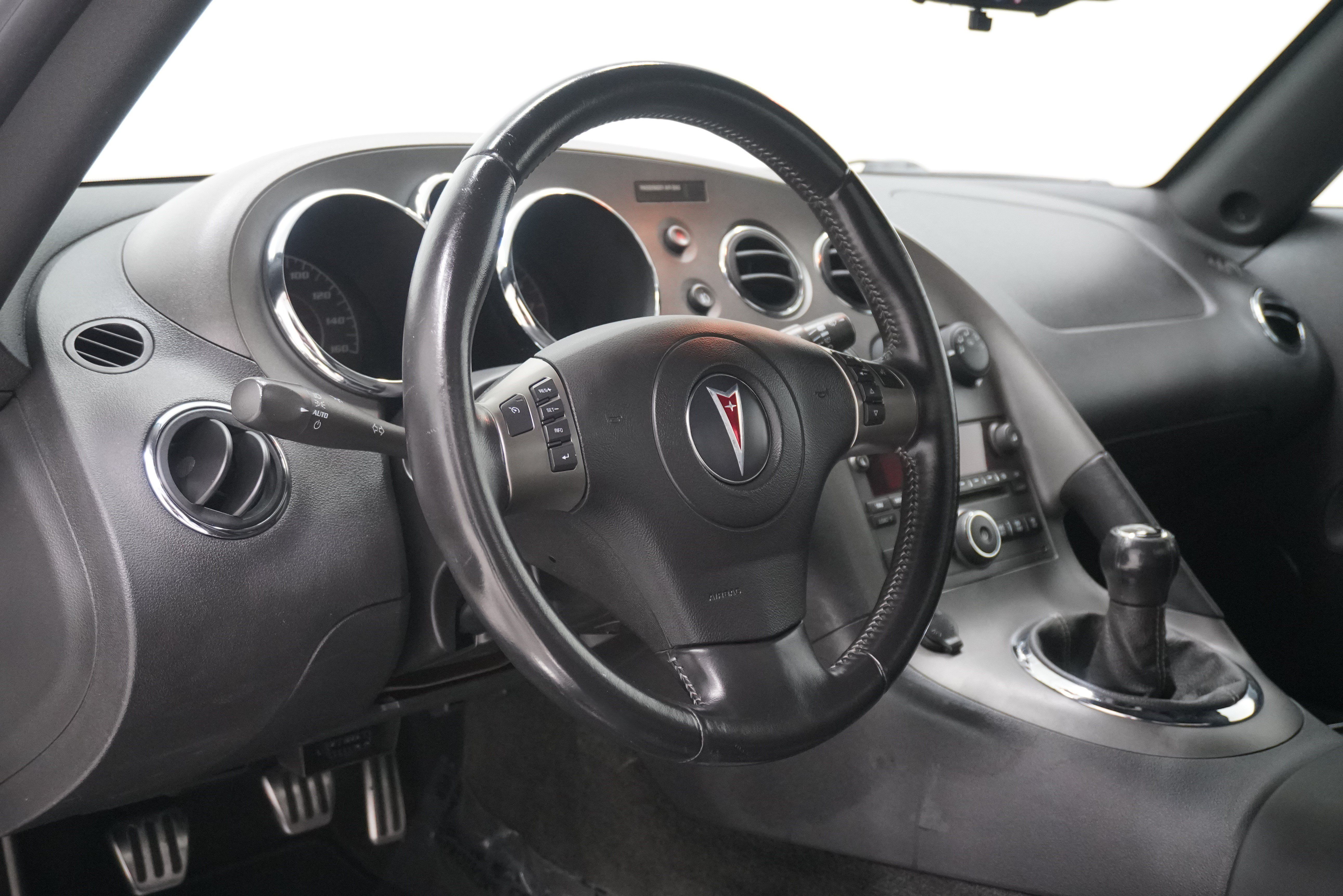 Used 2008 Pontiac Solstice GXP w/ Premium Package RWD image 13