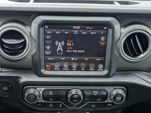 Used 2023 Jeep Wrangler Sahara AWD/4WD image 28