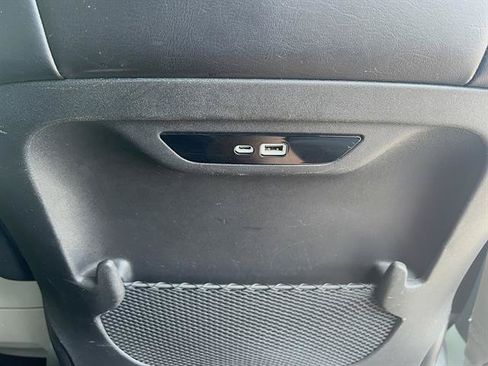 Used 2024 Chrysler Pacifica Touring-L FWD image 18