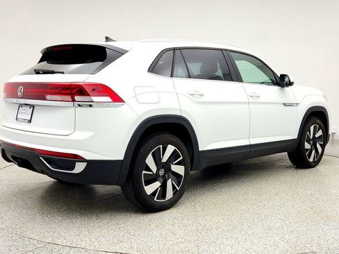 Used 2024 Volkswagen Atlas Cross Sport SE w/ Panoramic Sunroof Package image 5