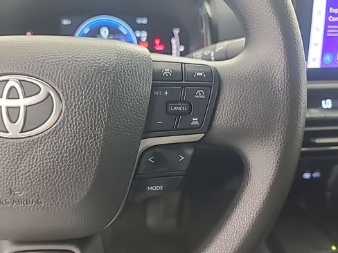 Used 2025 Toyota Camry SE FWD image 31