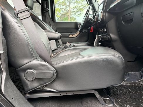 Used 2017 Jeep Wrangler Unlimited Sahara AWD/4WD image 41