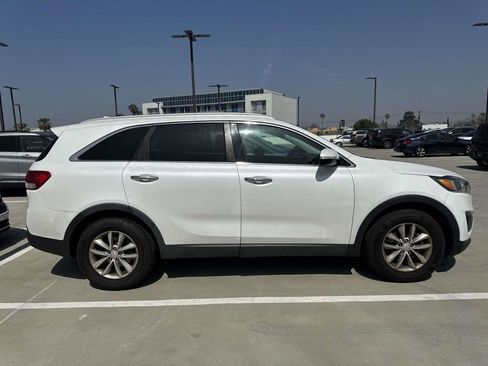 Used 2017 Kia Sorento LX image 12