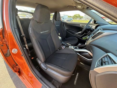Used 2013 Hyundai Veloster FWD image 21