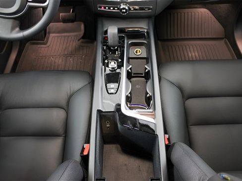 Certified 2024 Volvo XC60 B5 Plus w/ Climate Package image 17