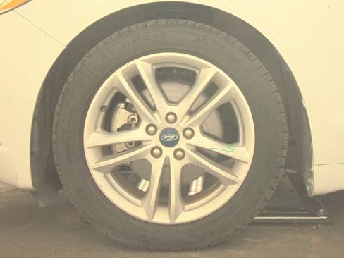 Used 2018 Ford Fusion SE FWD image 9
