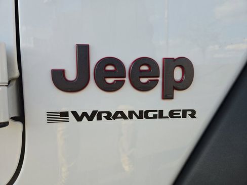 Used 2024 Jeep Wrangler Unlimited Rubicon image 27