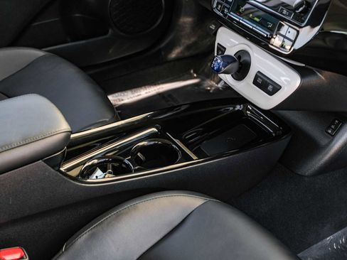 Used 2017 Toyota Prius Four image 22