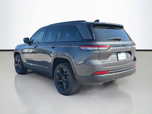 Used 2022 Jeep Grand Cherokee Altitude image 3