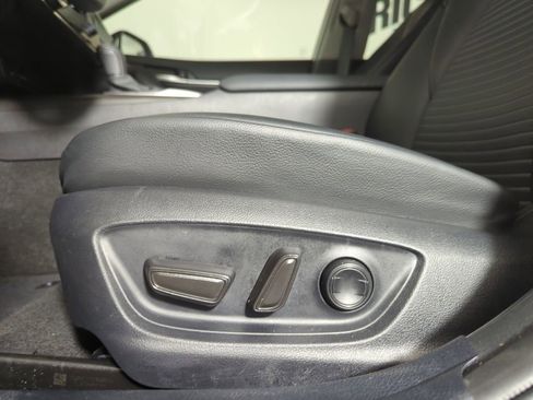 Used 2024 Toyota Camry SE image 25