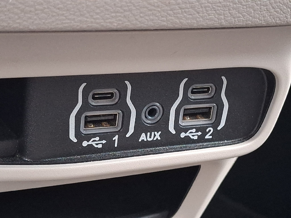 Used 2024 Chrysler Pacifica Touring-L FWD image 26