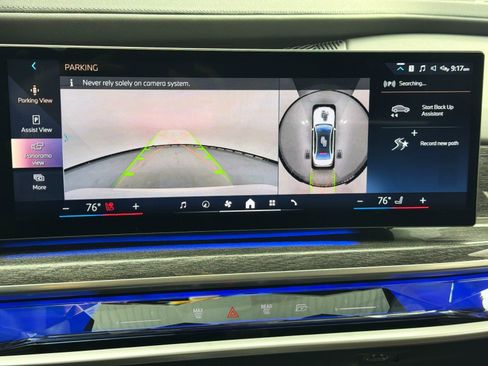 Used 2023 BMW i7 xDrive60 w/ Executive Package 2 image 29