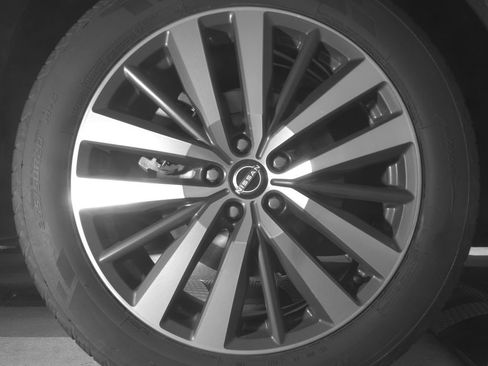 Used 2022 Nissan Pathfinder Platinum w/ Cargo Package FWD image 14
