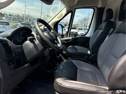 Used 2024 RAM ProMaster 2500 w/ Convenience Group FWD image 8