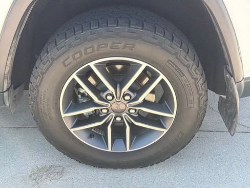 Used 2021 Jeep Grand Cherokee Limited AWD/4WD image 12