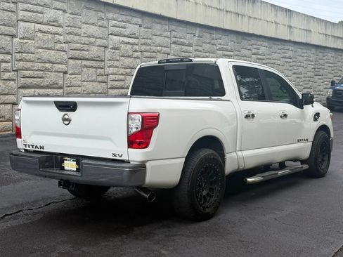 Used 2017 Nissan Titan SV RWD image 6