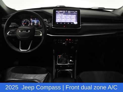 Used 2025 Jeep Compass Trailhawk AWD/4WD image 8