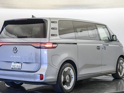 Used 2025 Volkswagen ID. Buzz Pro S RWD image 5