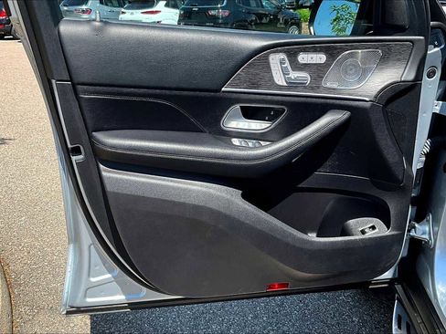 Used 2022 Mercedes-Benz GLS 450 4MATIC image 9