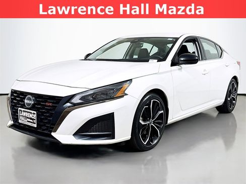Used 2023 Nissan Altima 2.5 SR image 1